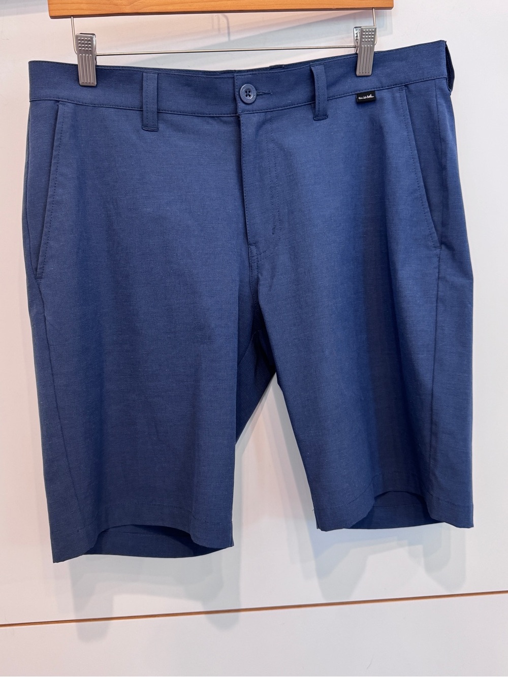 Travis Mathew Blue Wanderlust Chino Short with 10 inch Inseam Size 33
